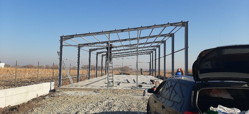 Vand hale industriale pe șuruburi total