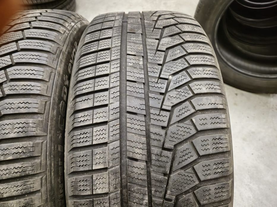 2 anvelope iarna Hankook 225 50 17