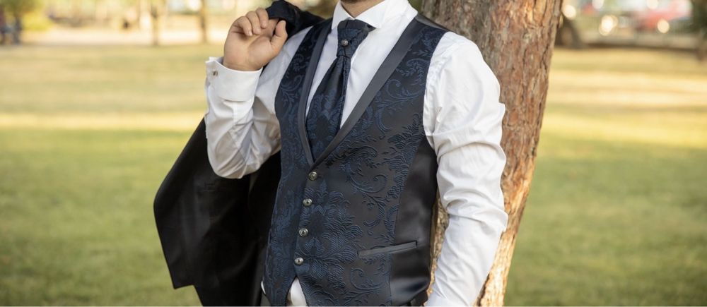 Costum elegant barbat