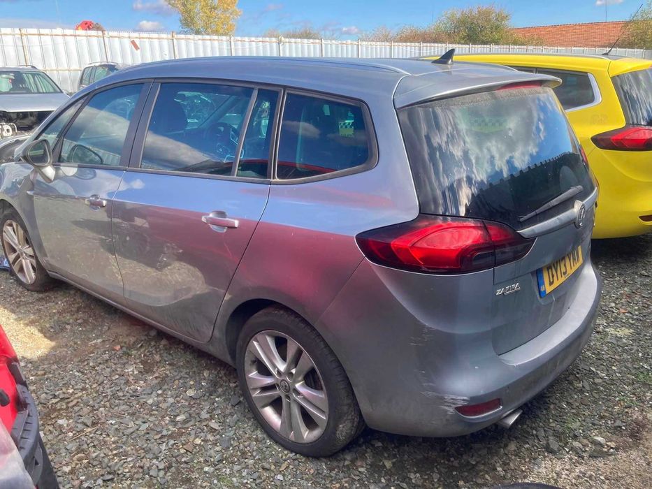 Зафира ц тоурер zafira c tourer A20DTH на части