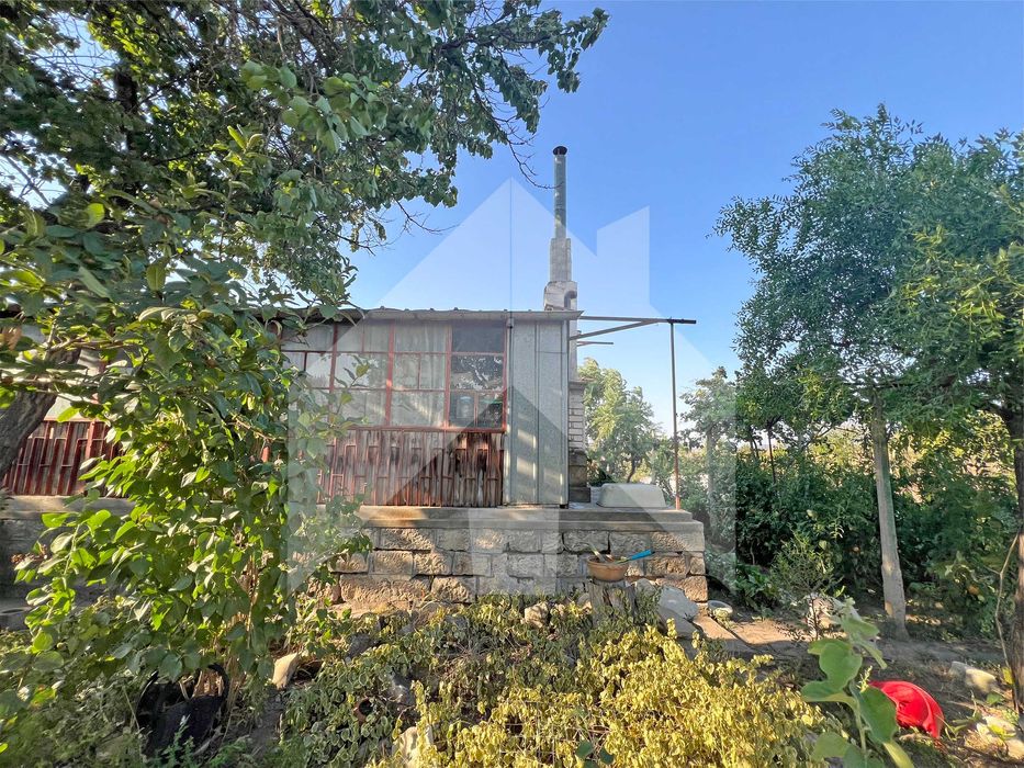 ПРОДАВА парцел 1,4 дка с ФУРГОН и КЛАДЕНЕЦ в гр. Плиска. ТОК! ВОДА!