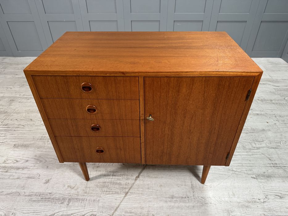 Шкаф - скрин от 60-те К093