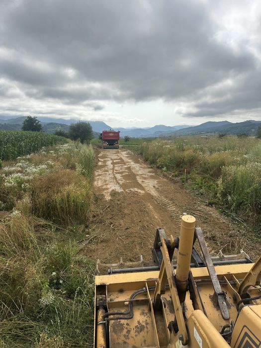 Inchiriez buldoexcavator si camioneta 7,5 t