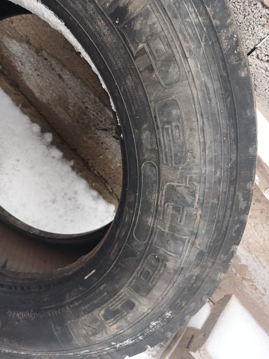 Шины на тягач 3 шт