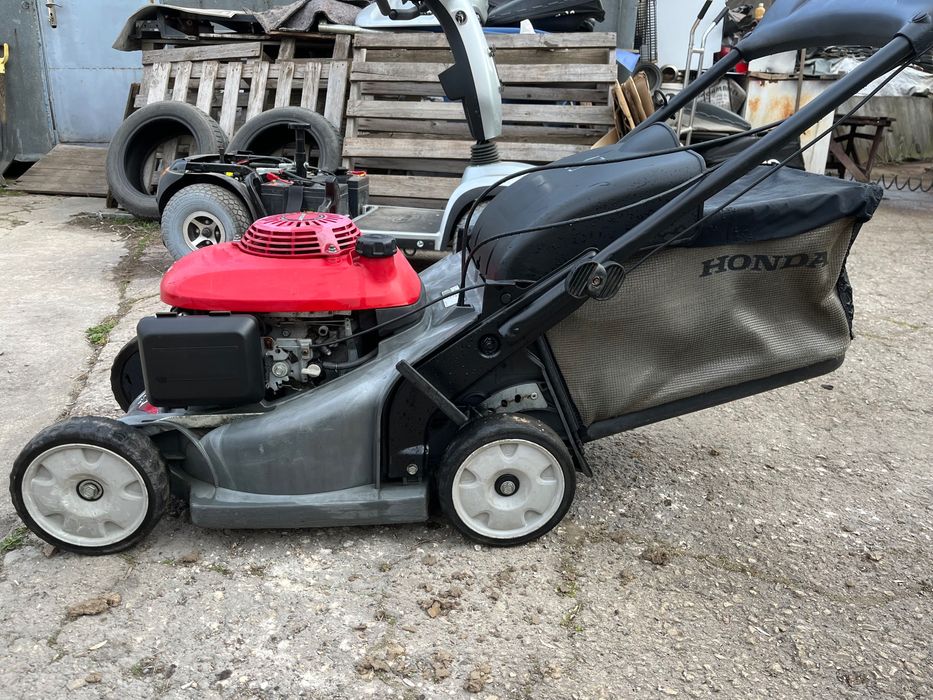 13 : Самоходна моторна косачка HONDA 5.5 hр