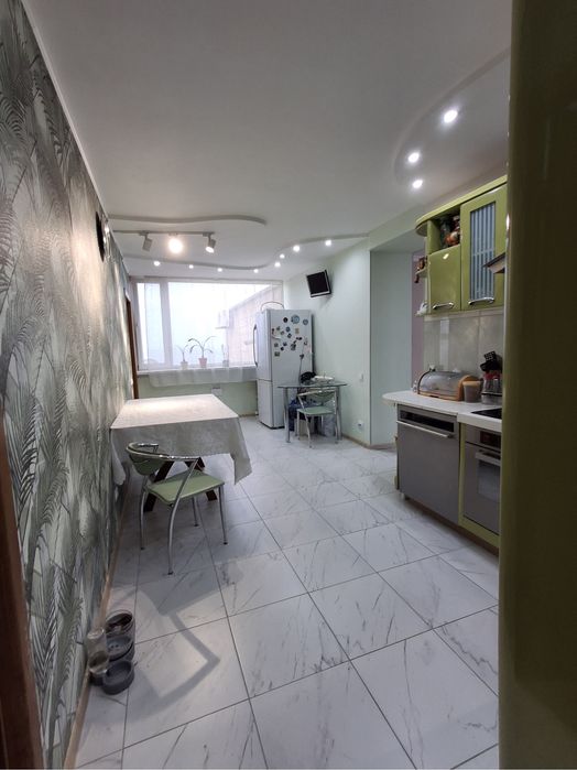 Продам квартиру 4 комн. 15 мкр