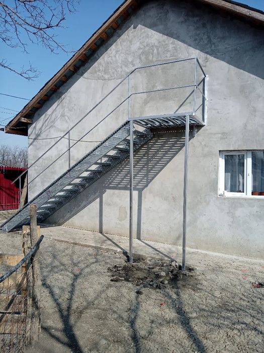 Scări metalice zincate