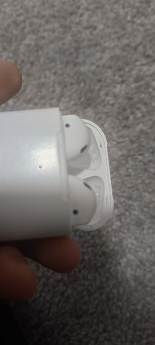 Продам б/у наушники Ориг air pods 1