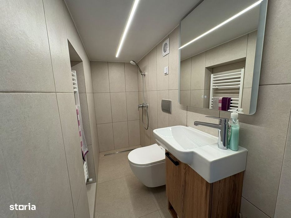 Apartament ULTRACENTRAL 3 camere | 2 dormitoare | 2 bai | balcon + cur