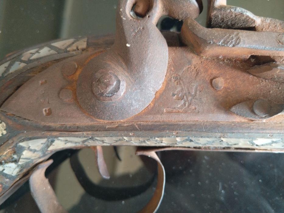 Продавам антикварен Хайдушки Тромблон със седеф и бронзов обков Уникат