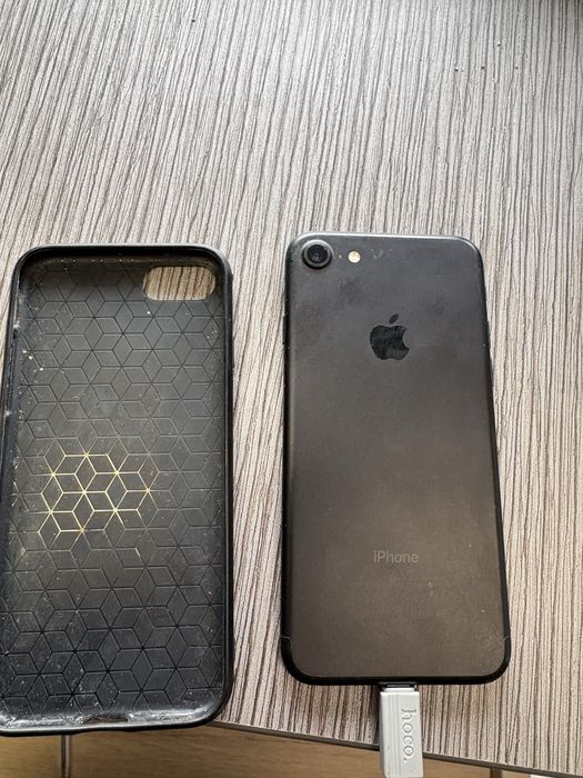 Apple Iphone 7  98% battery