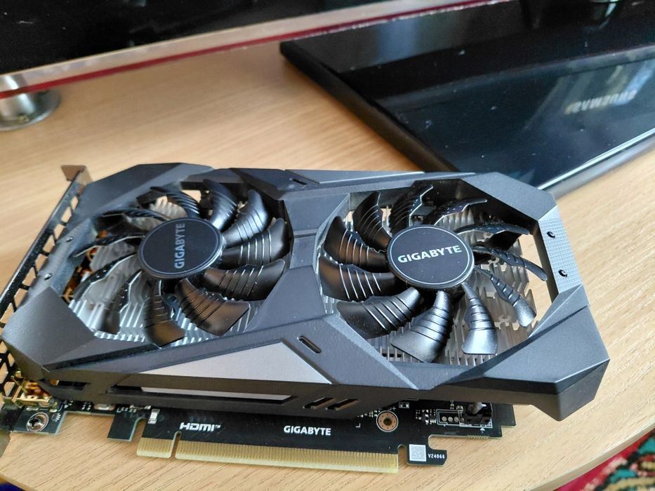 продам топорище,щетку и молоток