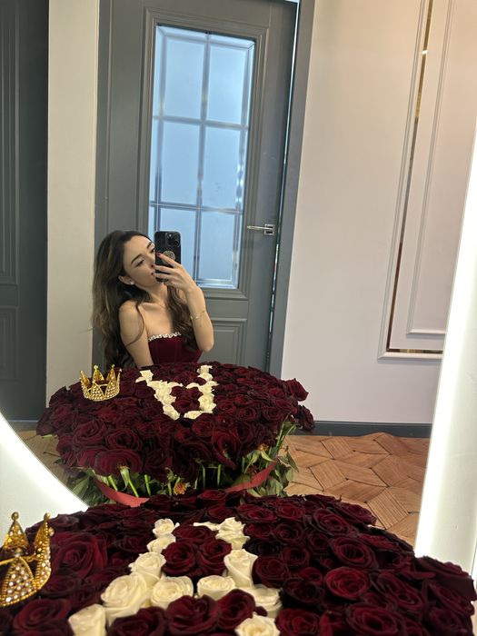 Букет 101 роз с буквой А