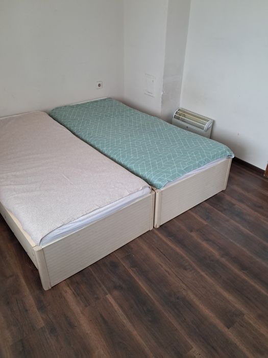 Давам под наем  обзаведен тристаен апартамент в гр.Сливница.