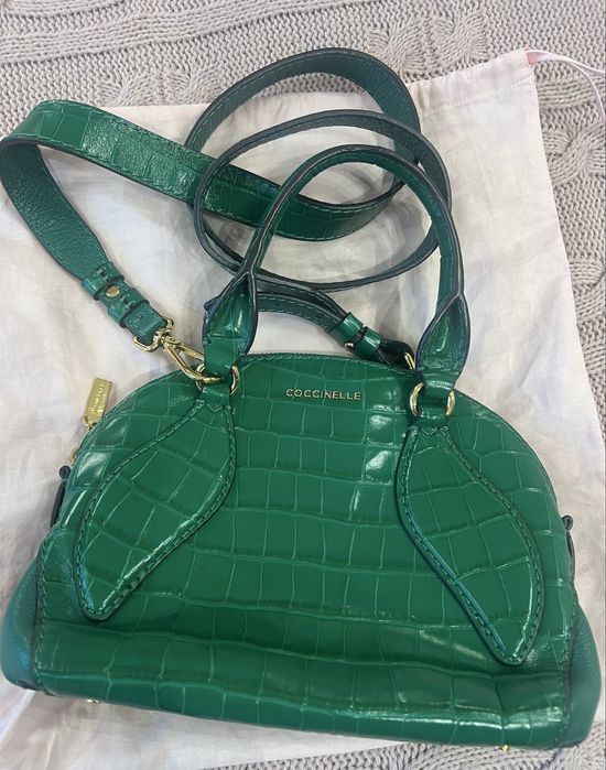 Coccinelle Emerald Croco – Ефектна дизайнерска чанта в изумрудено зелено