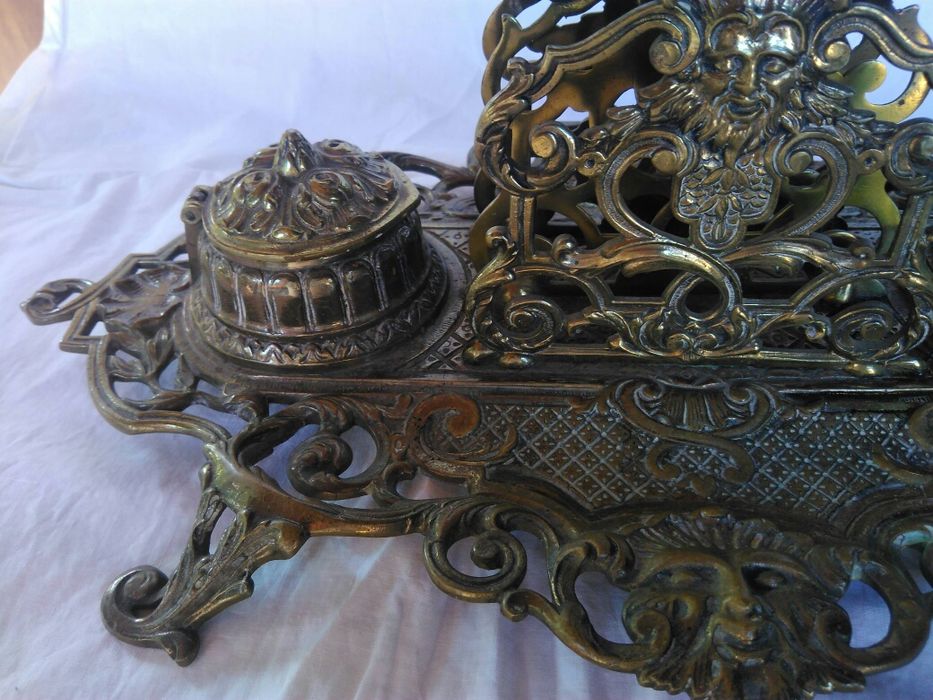 Продавам огромна Барок Рококо Френска бронзова мастилница