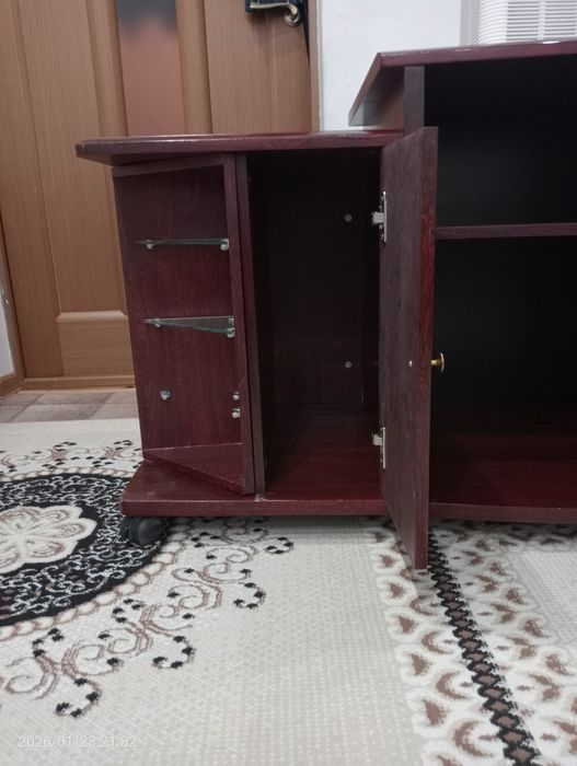 Продам тумбу  под телевизор