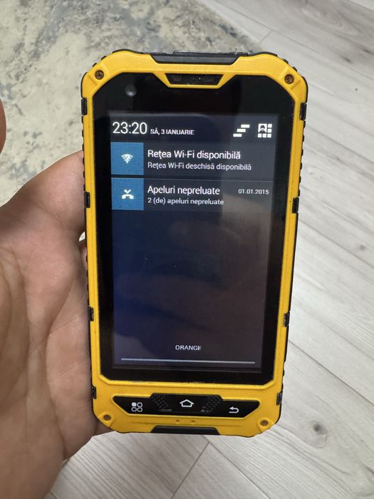 Vand telefon rezistent la apa, praf si socuri