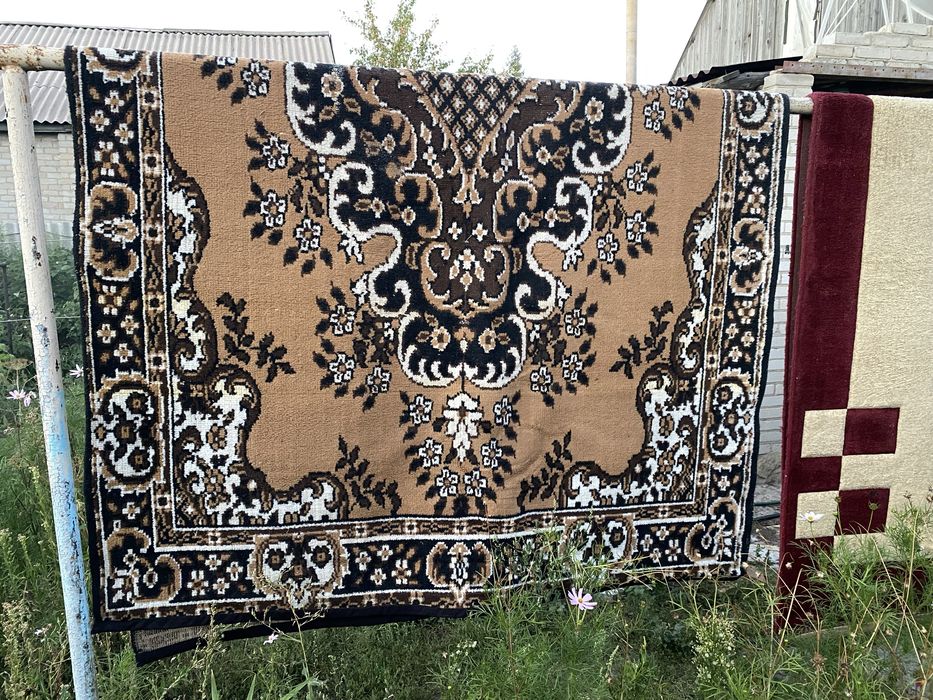 Продам ковёр 1,4*2,0 б/у