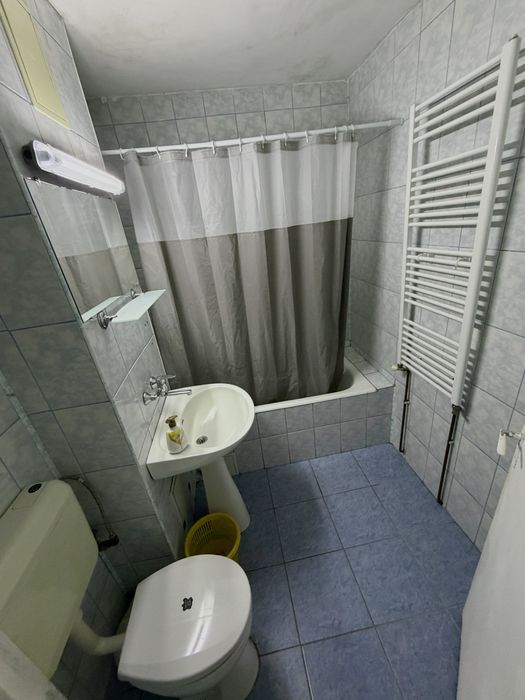 Închiriez apartament cu 3 camere