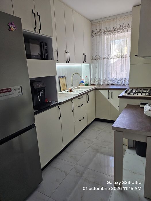 Apartament 3 camere de închiriat