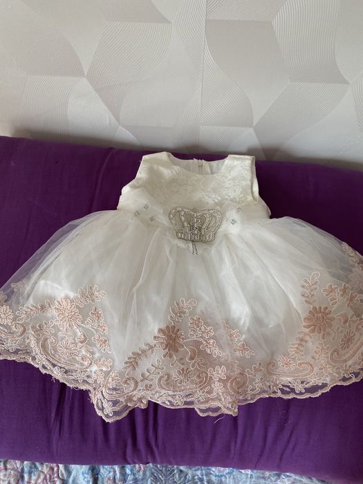 красивое, нежное платье для новорожденных