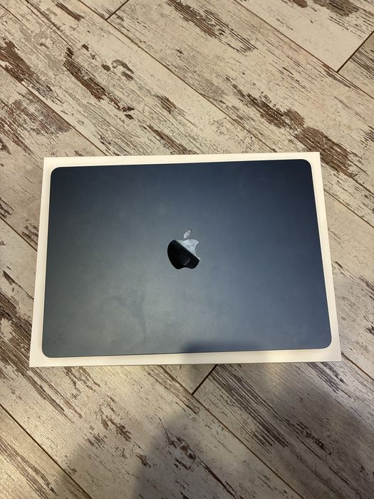 Apple MacBook Air 13 (2024)