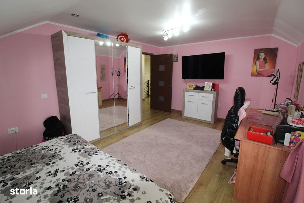 Vând casă P+M în Hunedoara, zona Micro3-Altex, teren 1413mp, f.s. 17m