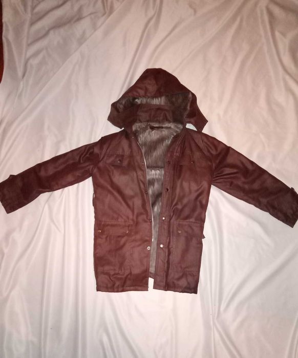 Продается теплая куртка.