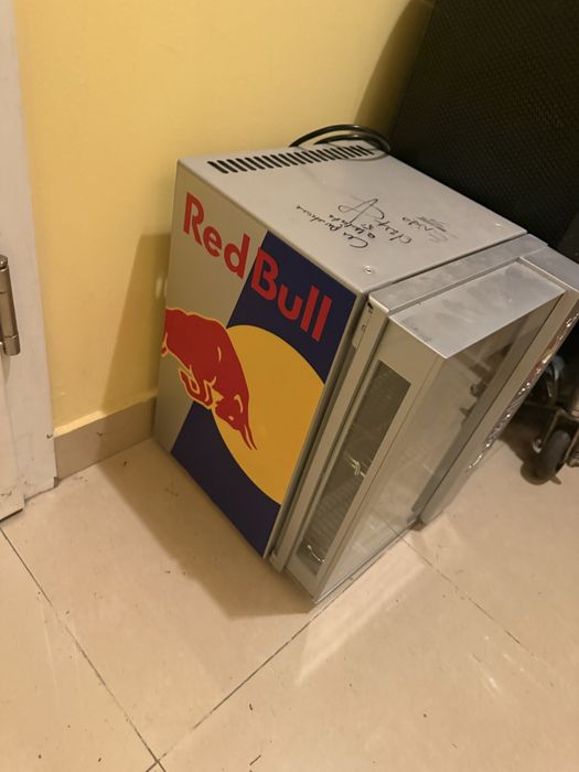 Frigider redbull