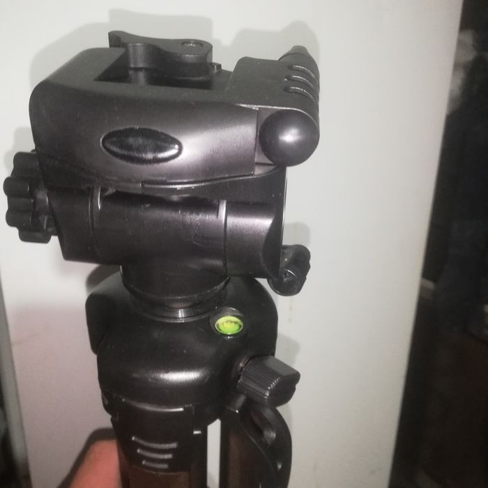 NIKON D300 продам+штатив