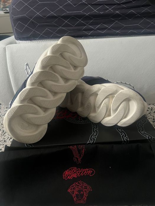 Versace chain reaction