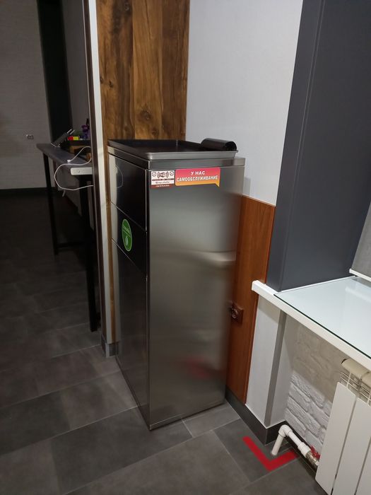 Контейнер для одноразовый посуды.