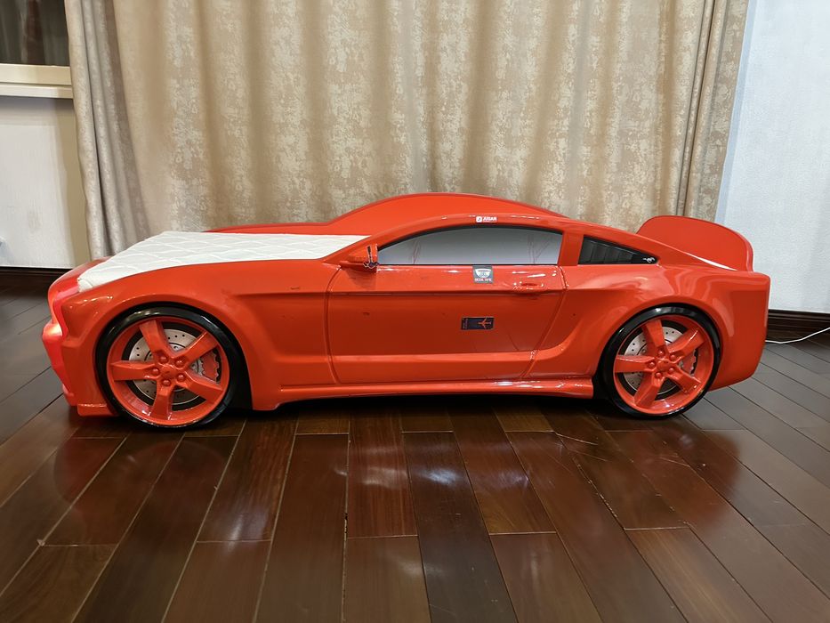 Кровать-машинка детская