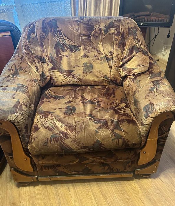 Продается угловой диван не дорогот