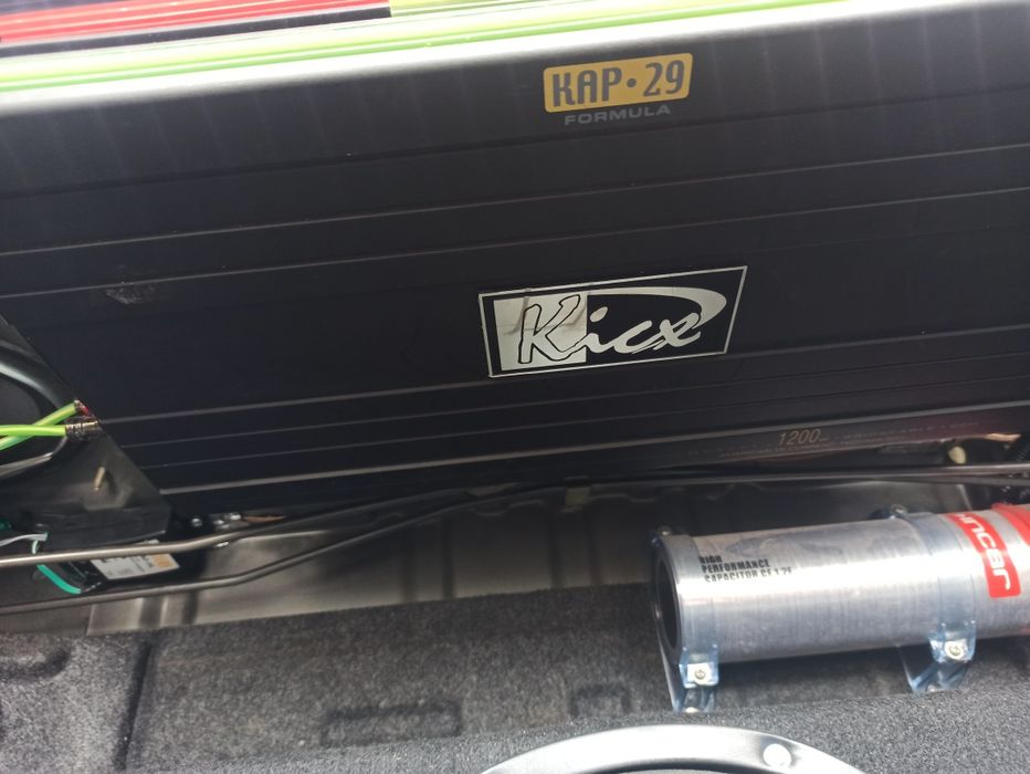 Продам сабвуфер, усилитель, конденсатор.