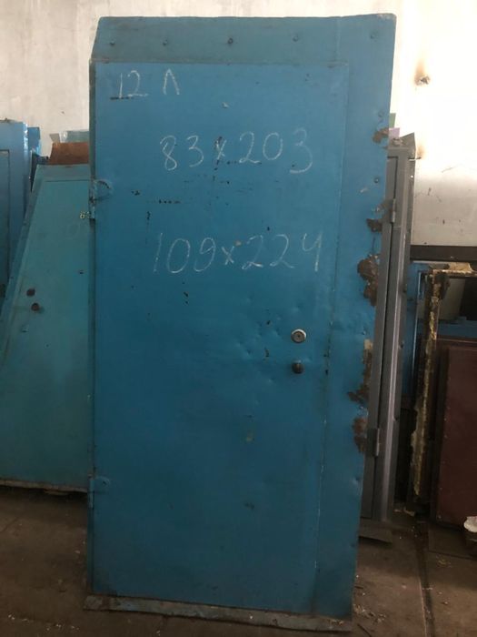 Продаю двери железные разных размеров