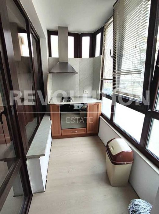 Луксозен тристаен апартамент в района на Окръжна болница