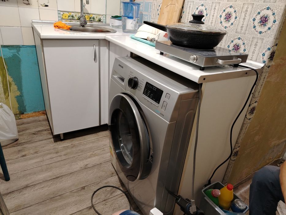 Продам угловой кухонный гарнитур