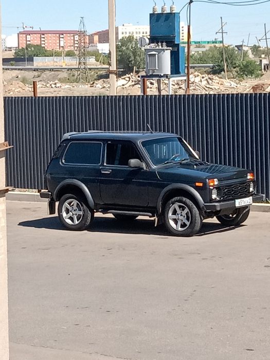АвтомашинаНива 2121