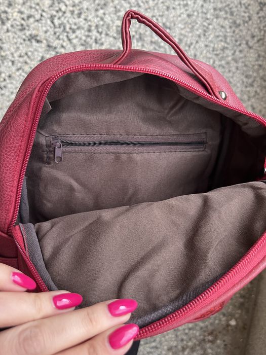 Червена дамска раница