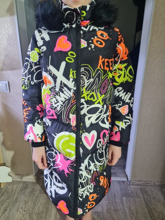 Продам зимнюю куртку для девочки