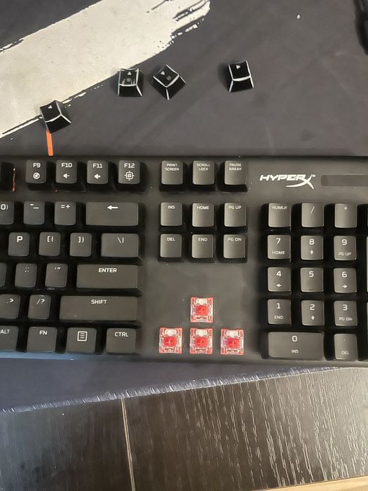 Tastatura mecanica hyperx alloy origins 100% cu switchuri rosii