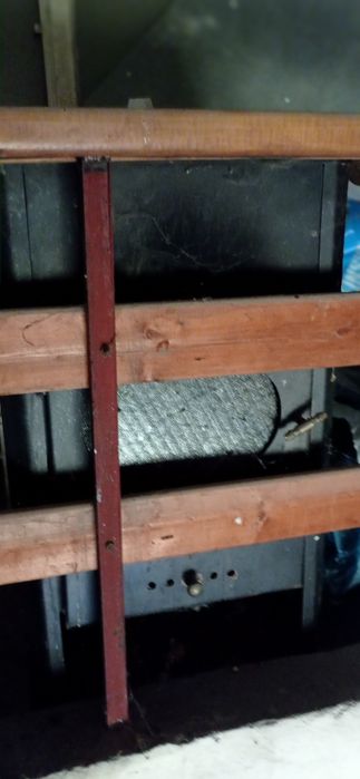 Камина на твърдо гориво с водна риза.Съжслявам за снимките,но е тежка,и е заклещена с стари мебели.Ползвана е малко време.