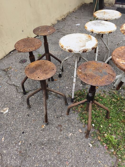 Taburete cu șurub metalice vechi