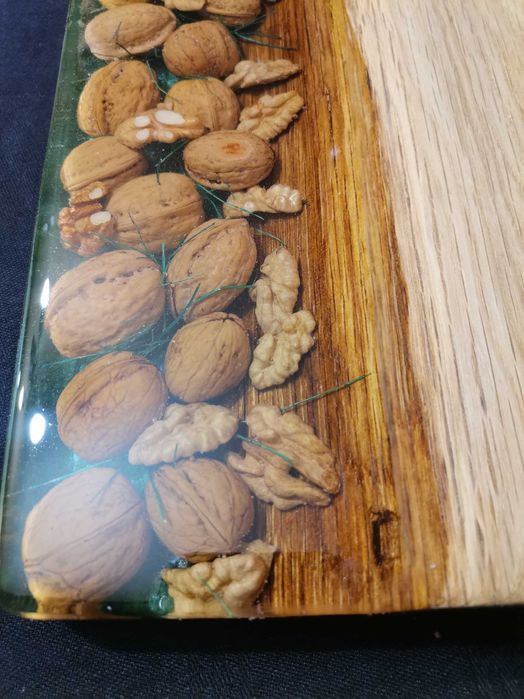 Плато за сервиране и рязане, масив орех и кристална епоксидна смола