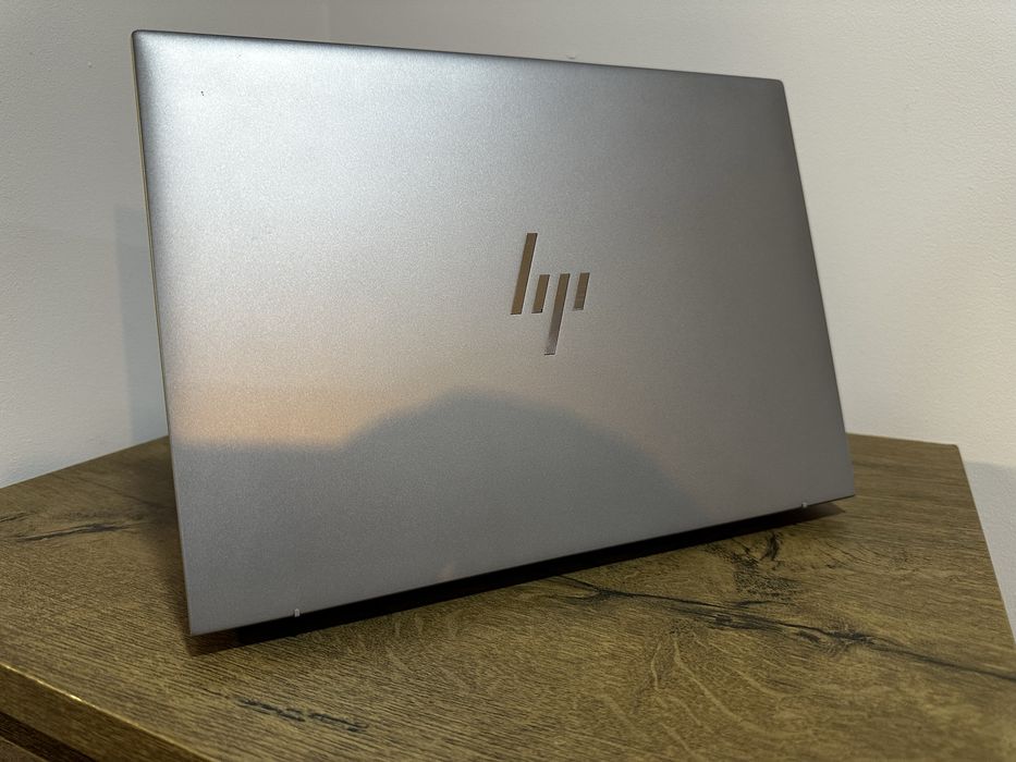 HP Zbook Firefly 14 g10a Ryzen 7940 64gb 2tb