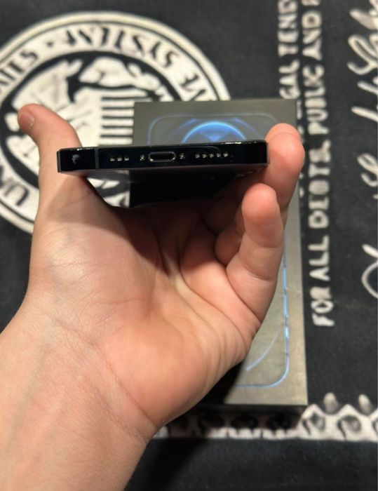 Продам айфон 12 про