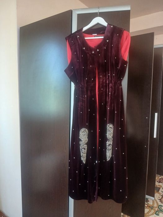 Платье продам красивые