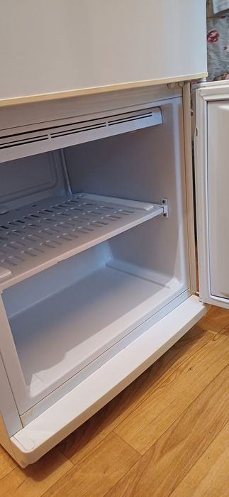 Холодильник белый